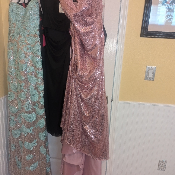 Custom made formal dress - Picture 2 of 9